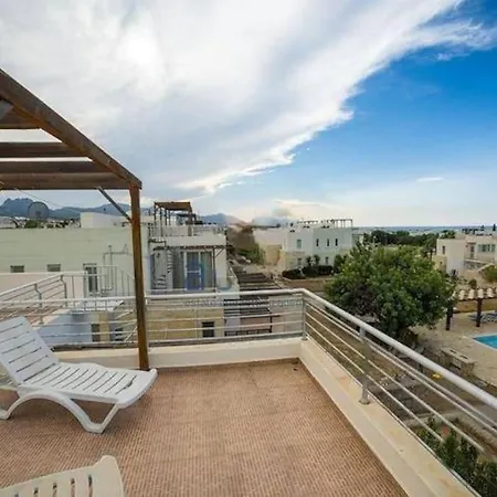 דירה Mountain Seaview Penthouse In A Village 10