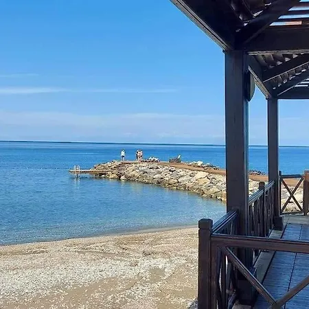 דירה Mountain Seaview Penthouse In A Village 10